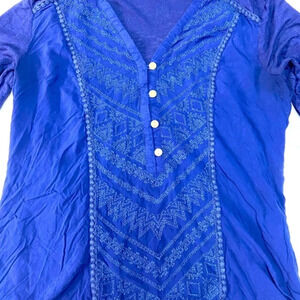 Democracy - Womans Blouse /  Split Neck / Button Down